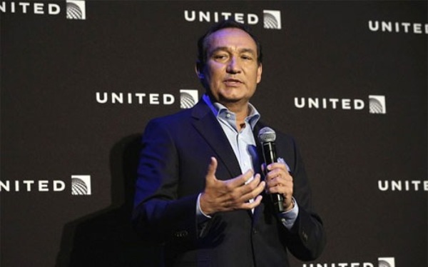 Mới l&atilde;nh giải lớn về PR chưa đầy một th&aacute;ng, CEO United Airlines đ&atilde; đẩy c&ocirc;ng ty v&agrave;o cuộc khủng hoảng truyền th&ocirc;ng lớn nhất thế kỷ - Ảnh 1.