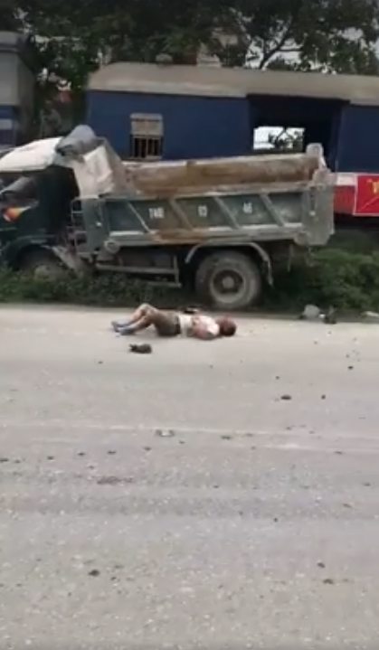 Quảng Ninh: Xe tải va chạm với tàu hỏa, 1 người nằm bất động trên đường - Ảnh 3.