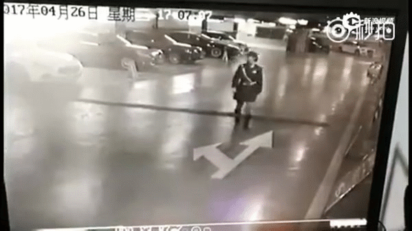 Trung Quốc: Nữ tài xế chết thảm sau khi đâm sập tường văn phòng làm việc cùng tầng bãi đỗ xe - Ảnh 2.
