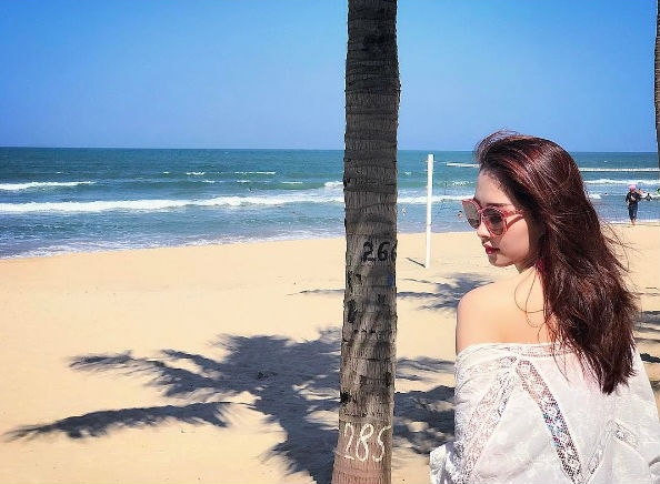 Hoa hậu Thu Thảo diện bikini đi du lịch Đà Nẵng cùng bạn trai - Ảnh 1.