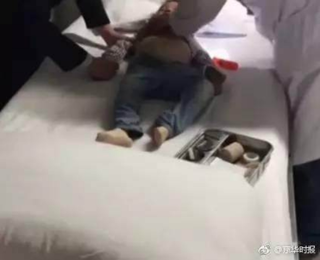 Trung Quốc: Ăn cơm chậm, bé trai 3 tuổi bị mẹ ruột lôi vào nhà vệ sinh dọa dẫm, đánh đập đến chết - Ảnh 2.