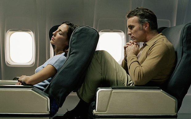 5 quy tắc cần phải thuộc nằm lòng khi muốn điều chỉnh ngả ghế trên máy bay - Ảnh 1.