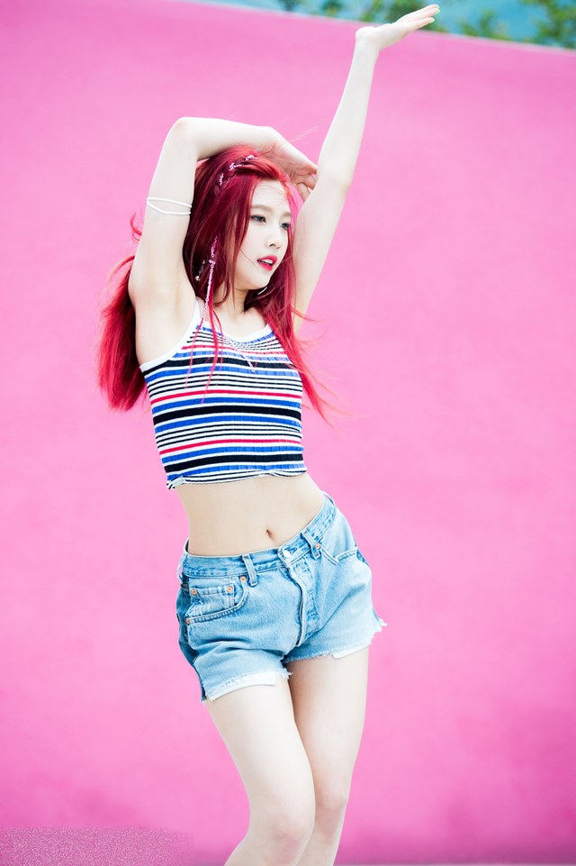Người ta mải mê khen ngợi nữ thần Irene mà quên đi một mỹ nhân sexy khác của Red Velvet - Ảnh 2.