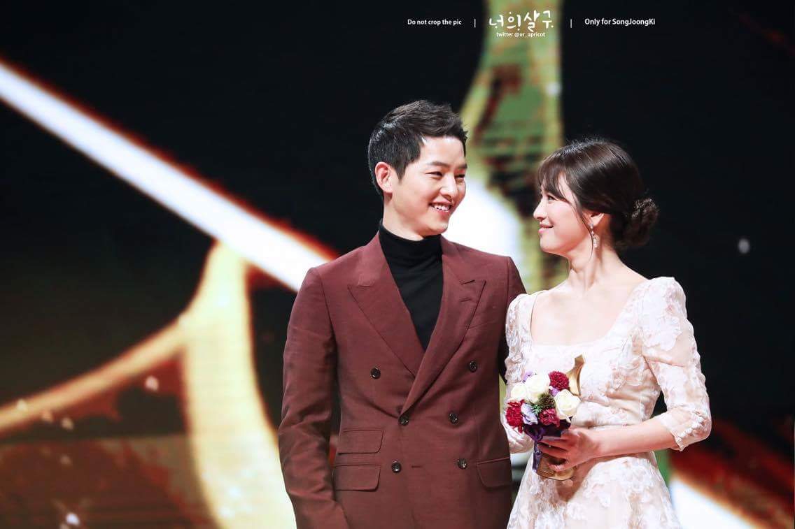 Song Joong Ki Cưng Chiều Vợ Sắp Cưới Thế Này, Hỏi Sao Ai Cũng Ghen Tị Với  Cô Dâu Song Hye Kyo!