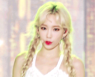 Những bức h&igrave;nh l&agrave;m n&ecirc;n lịch sử của c&aacute;c nữ thần Kpop - Ảnh 1.