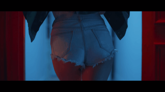 HyunA sexy nghẹt thở trong MV chốt lại năm 2017 - Ảnh 1.