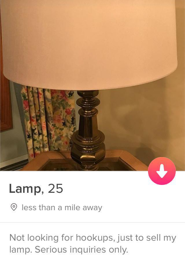 Dùng Tinder để... bán đèn, cô gái được vô số anh chàng để ý - Ảnh 1.