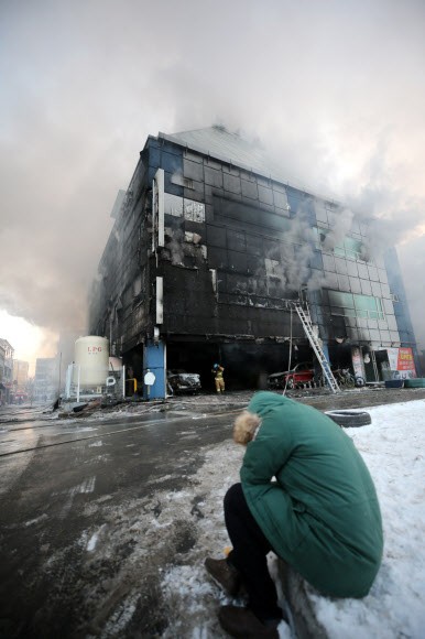 Cập nhật những hình ảnh kinh hoàng từ vụ cháy tại Hàn Quốc: 29 người chết, hàng chục người bị thương - Ảnh 5.