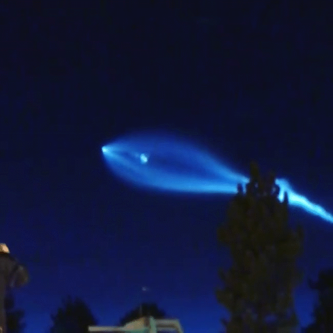 Sự thật đằng sau đoạn video UFO xuất hiện trên bầu trời nước Mỹ khiến người dân hoang mang tột độ - Ảnh 1.