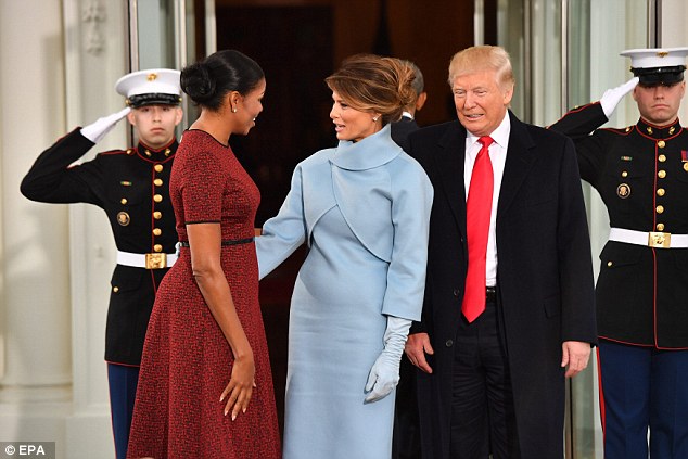 Ngôn ngữ cơ thể nói gì về vợ chồng ông Barack Obama, Donald Trump và bà Hillary Clinton trong lễ nhậm chức Tổng thống Mỹ? - Ảnh 20.