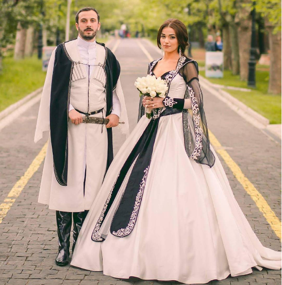 Cùng ngắm 17 bộ áo cưới truyền thống tuyệt đẹp trên toàn thế giới - Ảnh 19.
