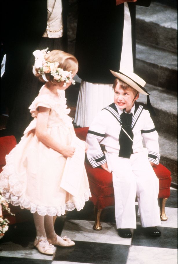 Hoàng tử nhí George và công chúa Charlotte háo hức làm phù dâu phù rể trong đám cưới hoàng gia - Ảnh 10.