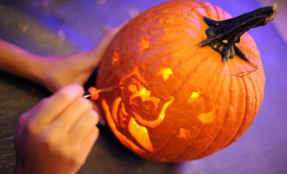 Chiêm ngưỡng cảnh khắc bí ngô Halloween chất nhất quả đất này, bạn sẽ phải thán phục óc sáng tạo và bàn tay của con người - Ảnh 2.