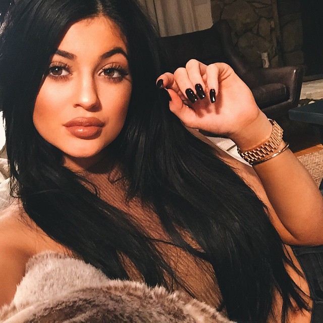 Kylie Jenner và hành trình bơm môi nâng mông thành hot girl số 1 thế giới - Ảnh 18.