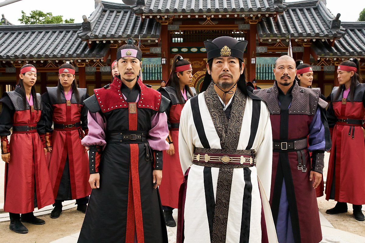 Hwarang: Vừa nói yêu Go Ara, Park Seo Joon lĩnh ngay một mũi tên chí mạng - Ảnh 17. Hwarang: Vừa nói yêu Go Ara, Park Seo Joon lĩnh ngay một mũi tên chí mạng - Ảnh 17.