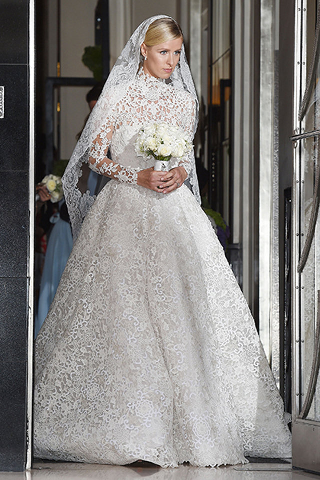 Bạn có nhận ra váy cưới của Hoa hậu Thu Thảo giống váy cưới của Công nương Grace Kelly đến bất ngờ? - Ảnh 11.