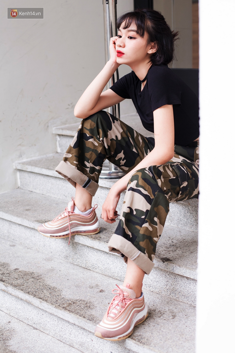 Ngạc nhiên chưa: Quần khaki ống rộng thời của bố mà Sơn Tùng từng mặc đang là hot trend của con gái khắp châu Á - Ảnh 11. Ngạc nhiên chưa: Quần khaki ống rộng thời của bố mà Sơn Tùng từng mặc đang là hot trend của con gái khắp châu Á - Ảnh 11.