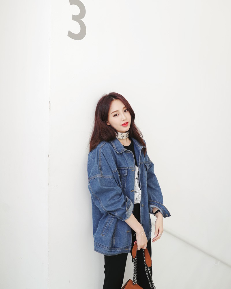 Trời se lạnh thế này không diện denim jacket dáng rộng thì mùa thu của bạn đã bớt thi vị đi mấy phần rồi! - Ảnh 12. Trời se lạnh thế này không diện denim jacket dáng rộng thì mùa thu của bạn đã bớt thi vị đi mấy phần rồi! - Ảnh 12.