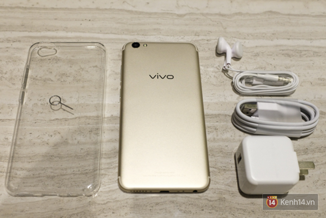 Đánh giá Vivo V5s: Thiết kế đẹp, cấu hình ổn, camera selfie 20 MP ấn tượng - Ảnh 1.