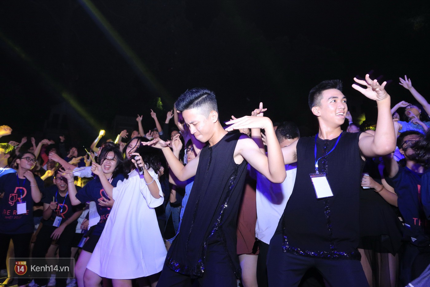 Trai xinh gái đẹp trường Lê Quý Đôn (Hà Nội) quẩy tưng bừng trong prom chào mừng 20/11 - Ảnh 17. Trai xinh gái đẹp trường Lê Quý Đôn (Hà Nội) quẩy tưng bừng trong prom chào mừng 20/11 - Ảnh 17.