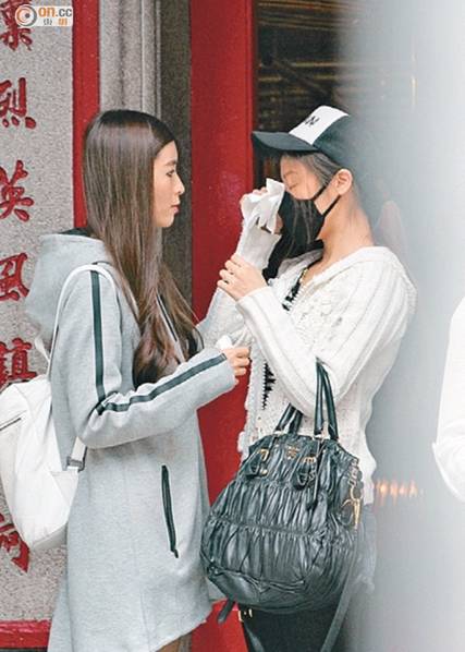 Hoa hậu châu Á mất tiền đồ, rơi vào trầm cảm vì thẩm mỹ hỏng dẫn đến gương mặt bị hoại tử - Ảnh 4.