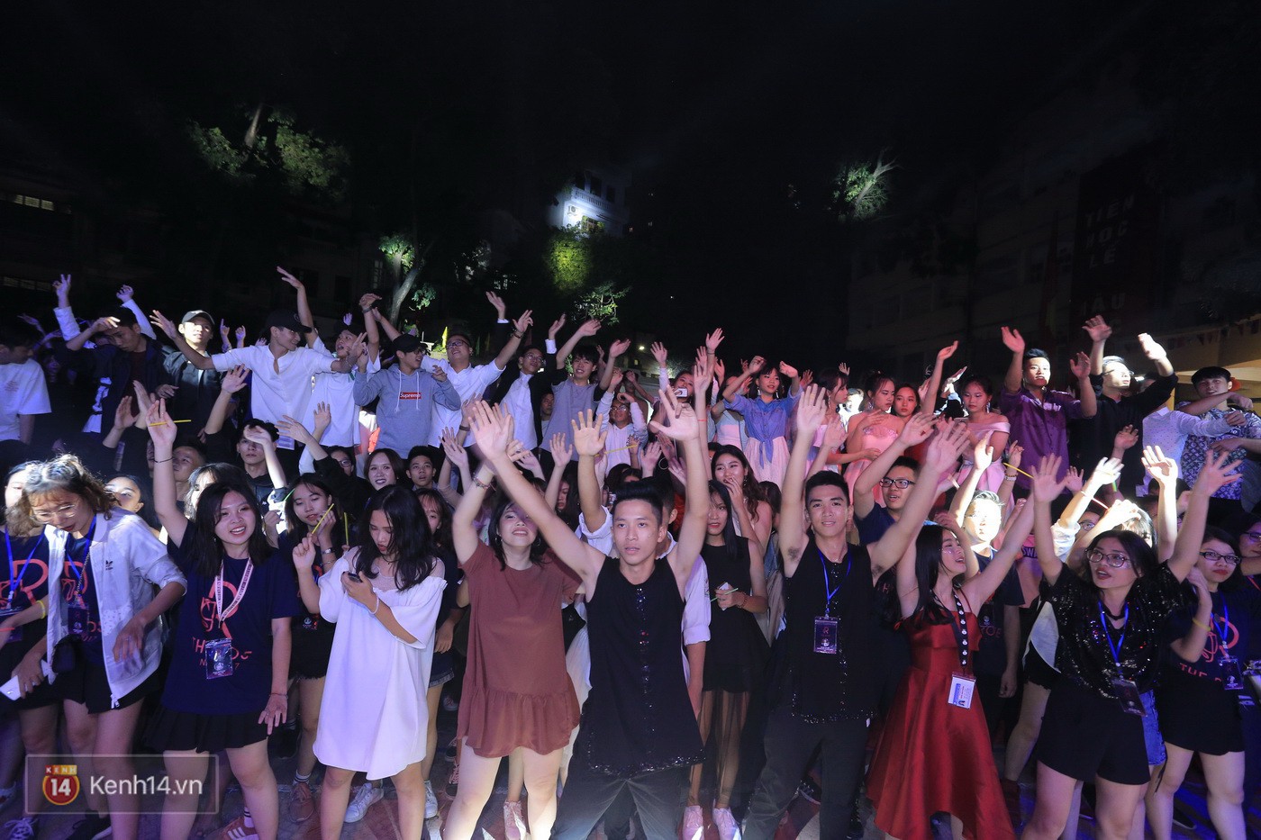 Trai xinh gái đẹp trường Lê Quý Đôn (Hà Nội) quẩy tưng bừng trong prom chào mừng 20/11 - Ảnh 16. Trai xinh gái đẹp trường Lê Quý Đôn (Hà Nội) quẩy tưng bừng trong prom chào mừng 20/11 - Ảnh 16.