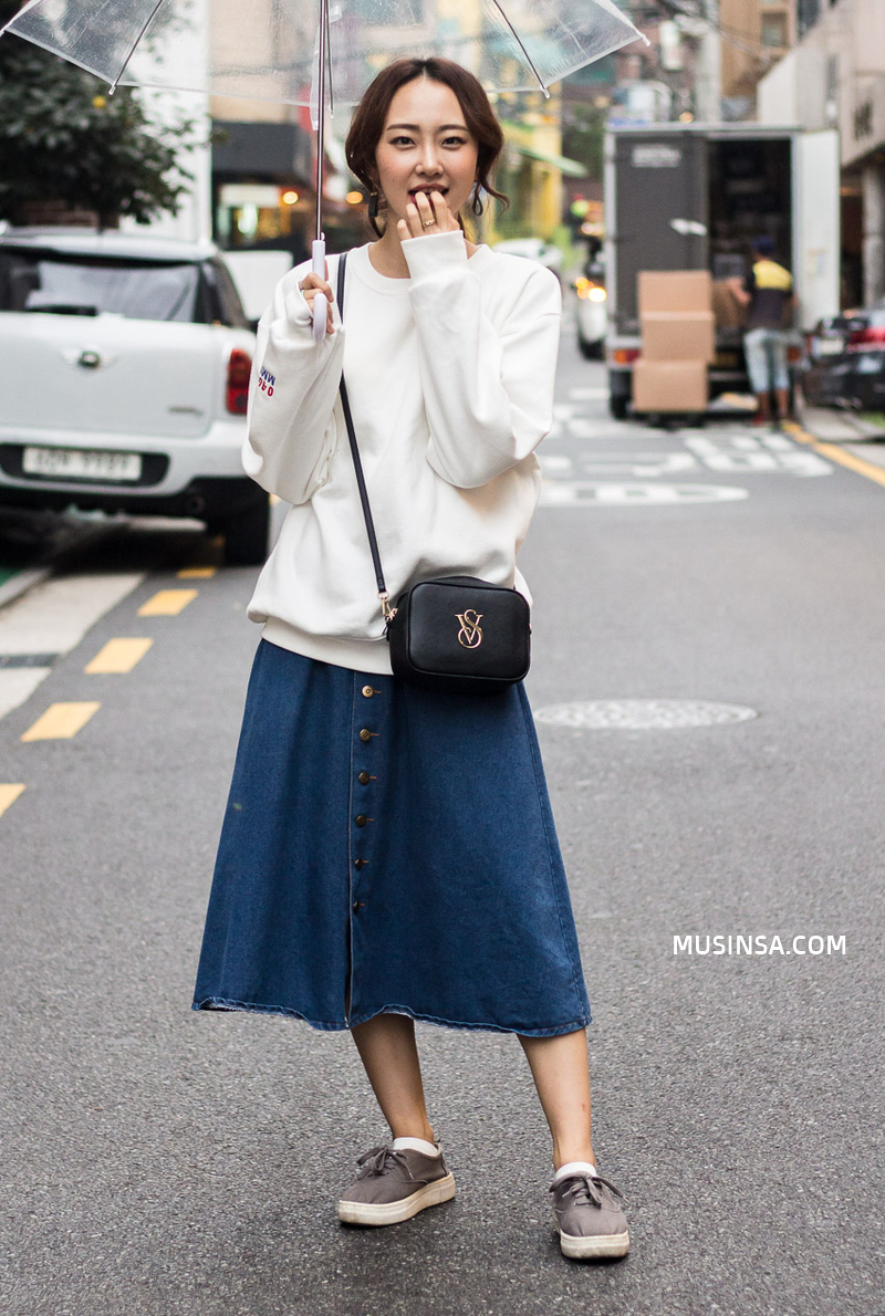 Miền Bắc sắp đón không khí lạnh rồi, ngắm ngay street style của các bạn trẻ Hàn để biết cách mix đồ đơn giản mà đẹp quên sầu thôi - Ảnh 2. Miền Bắc sắp đón không khí lạnh rồi, ngắm ngay street style của các bạn trẻ Hàn để biết cách mix đồ đơn giản mà đẹp quên sầu thôi - Ảnh 2.