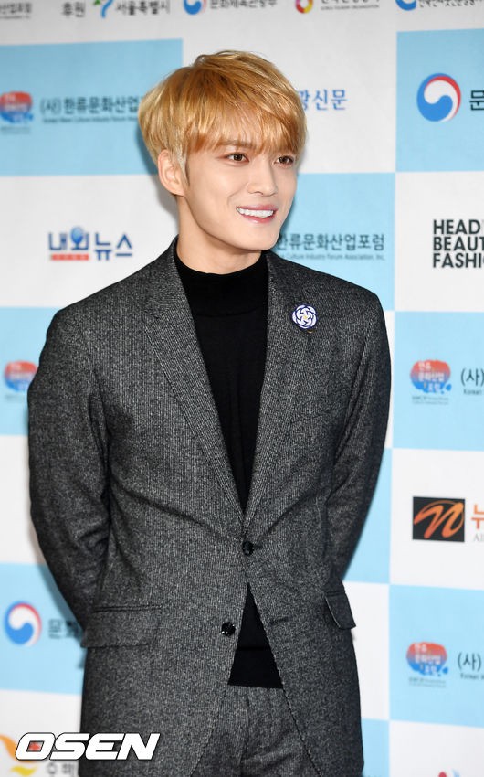 Kim So Hyun tăng cân vẫn xinh, Á hậu Hàn và ca sĩ sexy vô danh gây sốc vì trang điểm lố trên thảm đỏ - Ảnh 8. Kim So Hyun tăng cân vẫn xinh, Á hậu Hàn và ca sĩ sexy vô danh gây sốc vì trang điểm lố trên thảm đỏ - Ảnh 8.