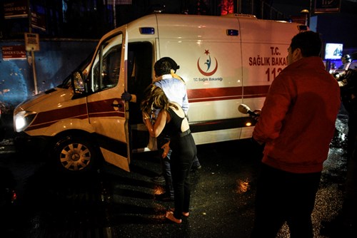 Hiện trường vụ xả súng đẫm máu vào hộp đêm Thổ Nhĩ Kỳ đúng đêm Giao thừa - Ảnh 4.