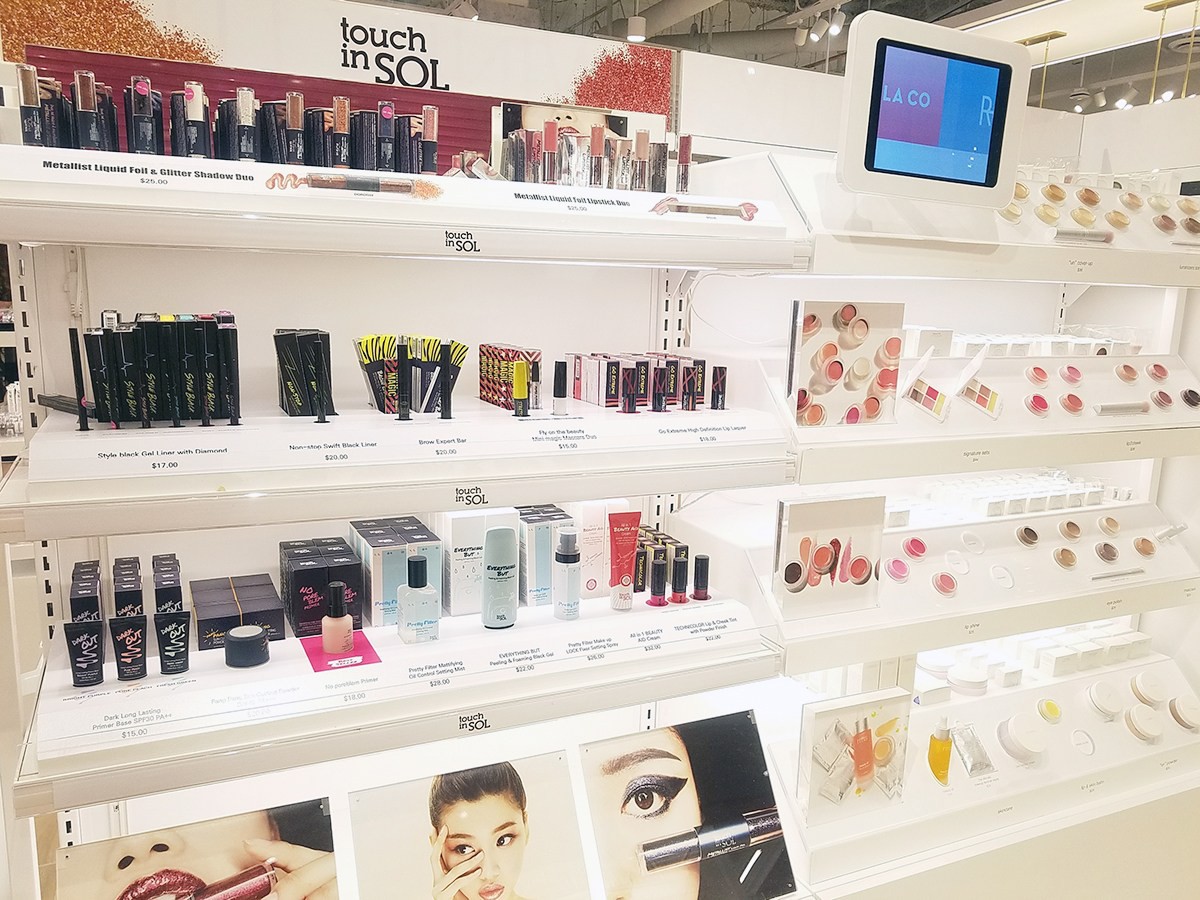 Hóa ra Forever 21 còn có người em tên Riley Rose, beauty store dành riêng cho hội mê làm đẹp và thích sống ảo - Ảnh 8. Hóa ra Forever 21 còn có người em tên Riley Rose, beauty store dành riêng cho hội mê làm đẹp và thích sống ảo - Ảnh 8.