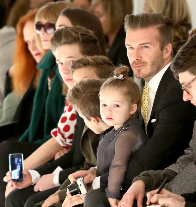 Harper Beckham: Cô bé may mắn vừa chào đời đã là báu vật nhỏ của 2 siêu sao hàng đầu thế giới - Ảnh 21.