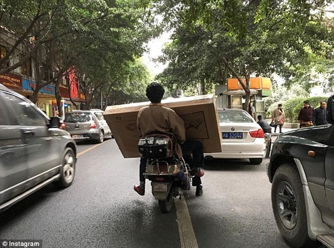 Tr&ecirc;n đường phố Trung Quốc, chuyện qu&aacute;i g&igrave; cũng c&oacute; thể xảy ra - Ảnh 27.