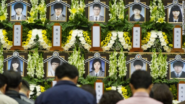 Xem về văn hóa nuôi dạy trẻ của người Hàn Quốc qua thảm họa phà Sewol - Ảnh 2.