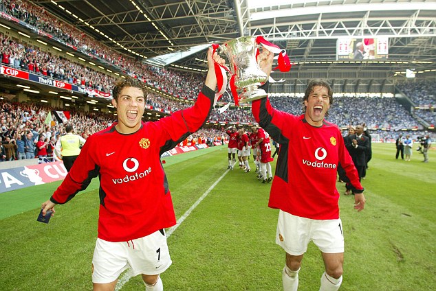 Ruud van Nistelrooy: Kẻ có niềm đam mê điên cuồng với những… bàn thắng - Ảnh 2.