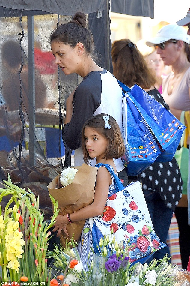 Suri Cruise và Harper Beckham: Hai cô bé nổi tiếng nhất thế giới có tuổi thơ trái ngược - Ảnh 28.