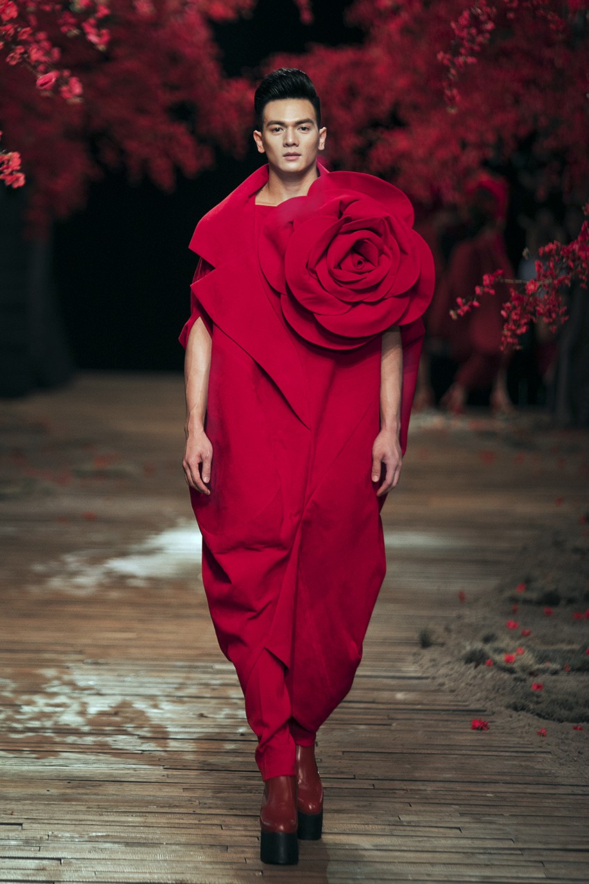 Đến tận ngày cuối cùng của năm 2017, Hoa hậu Kỳ Duyên vẫn phá đảo show diễn của NTK Đỗ Mạnh Cường - Ảnh 11. Đến tận ngày cuối cùng của năm 2017, Hoa hậu Kỳ Duyên vẫn phá đảo show diễn của NTK Đỗ Mạnh Cường - Ảnh 11.