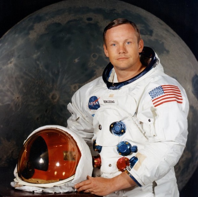 Chắc là bạn chưa biết: Bộ đồ du hành vũ trụ của Neil Armstrong được chế tạo ở... xưởng sản xuất đồ lót phụ nữ - Ảnh 4.