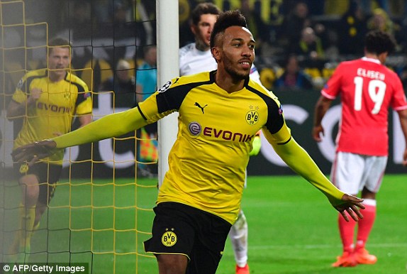 Aubameyang lập hattrick giúp Dortmund vào vòng tứ kết - Ảnh 9.