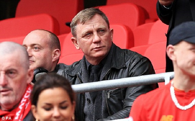 Điệp viên 007 Daniel Craig dự khán trận derby Merseyside - Ảnh 2.