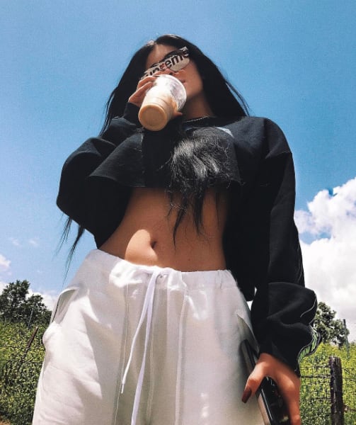 Đố bạn biết Kylie Jenner đang mặc cái gì? - Ảnh 6. Đố bạn biết Kylie Jenner đang mặc cái gì? - Ảnh 6.