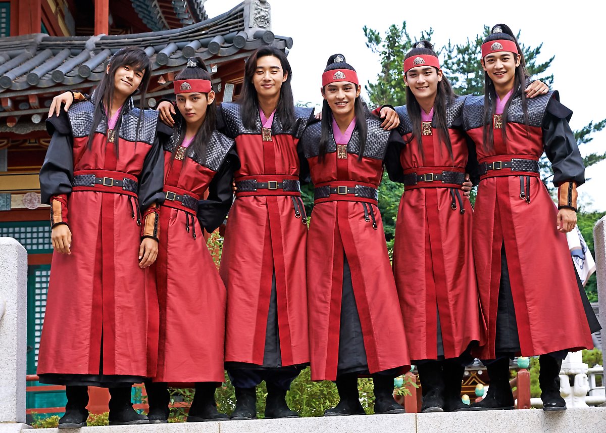 Tạo h&igrave;nh t&oacute;c duỗi của &ldquo;Hwarang&rdquo; c&oacute; thể d&igrave;m cả thế giới, trừ hai mỹ nam n&agrave;y! - Ảnh 15.