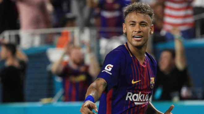 Neymar trở lại Tây Ban Nha, im lặng về tương lai - Ảnh 1.