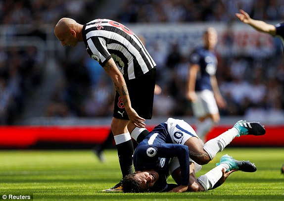 Highlights Newcastle 0-2 Tottenham: Khởi đầu su&ocirc;n sẻ - Ảnh 7.