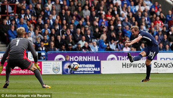 Harry Kane lập cú đúp, san bằng kỷ lục ghi bàn của Messi và Ronaldo - Ảnh 3.