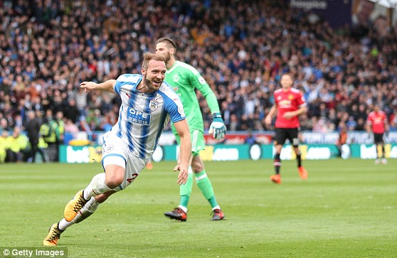 Thua sốc đội bóng tân binh, Man Utd ngửi khói Man City - Ảnh 3.