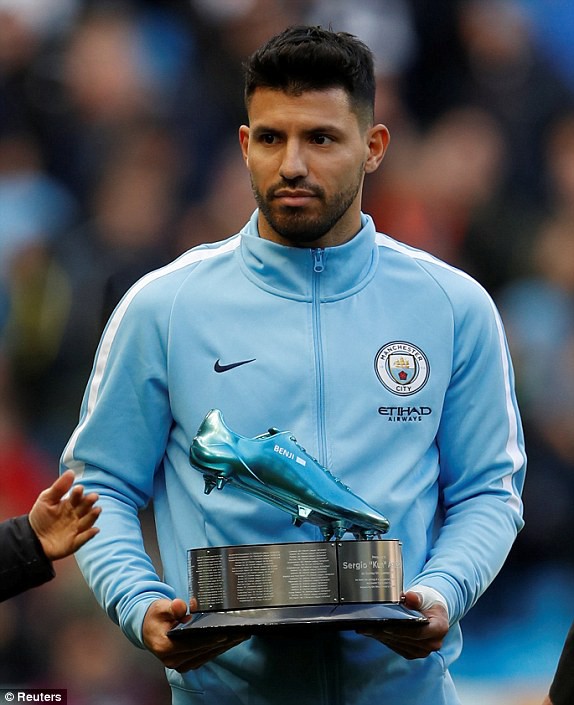 Sergio Aguero: Từ đứa trẻ dị tật ở cổ vươn lên thành chân sút vĩ đại nhất Man City - Ảnh 4.