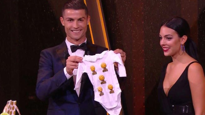 Con gái Ronaldo và Georgina được tặng món quà nhỏ siêu dễ thương - Ảnh 3.