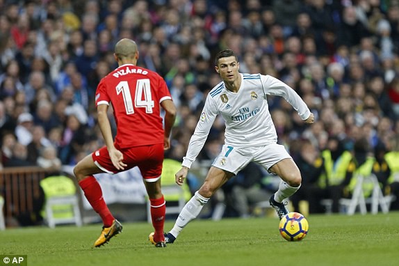 Ronaldo lập cú đúp mừng Quả bóng vàng - Ảnh 5.