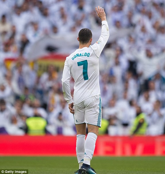 Ronaldo lập cú đúp mừng Quả bóng vàng - Ảnh 12.