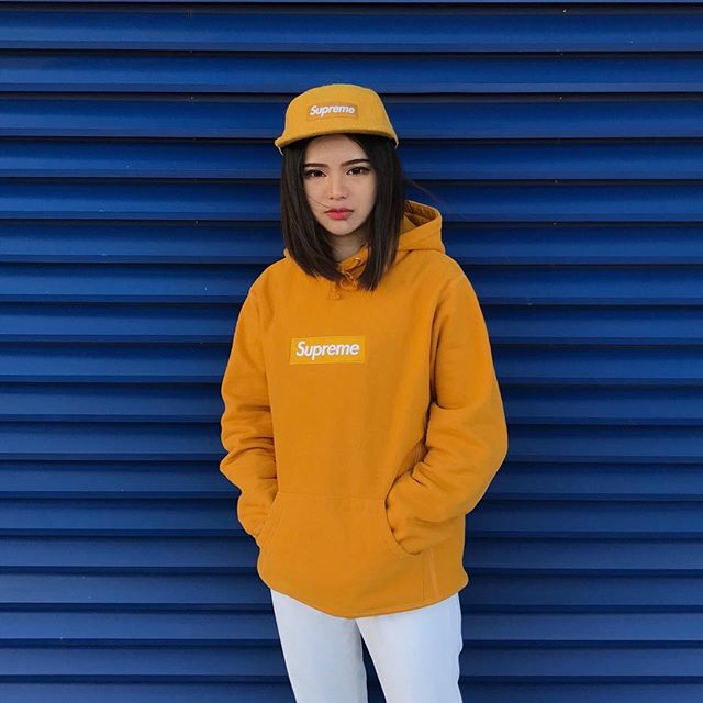 Feifei - cô nàng 20 tuổi được bố mẹ cho hơn 200 triệu đồng/tháng chỉ để mua đồ streetwear - Ảnh 1.